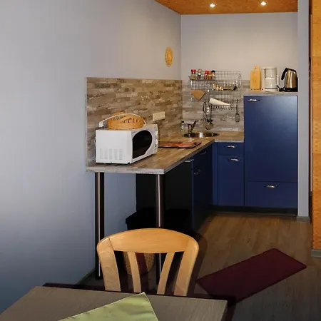 아파트 Naecke Mit Flechtwerkstatt Klingenberg